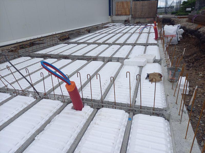 Avec sa solution de plancher grande portée sans étais, KP1 répond aux défis en alliant performance, rapidité et durabilité.Avec sa solution de plancher grande portée sans étais, KP1 répond aux défis en alliant performance, rapidité et durabilité.