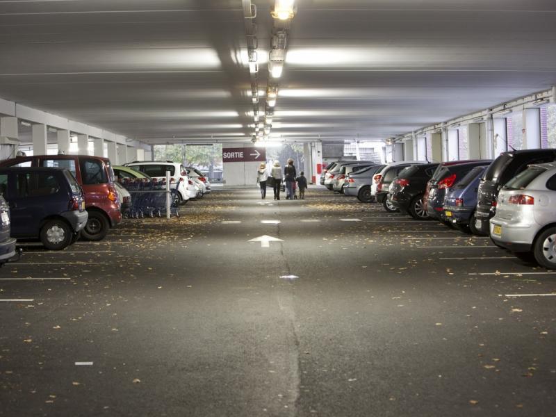 Parking du Centre Commercial à Labège