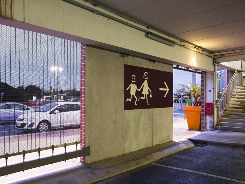 Parking du Centre Commercial à Labège