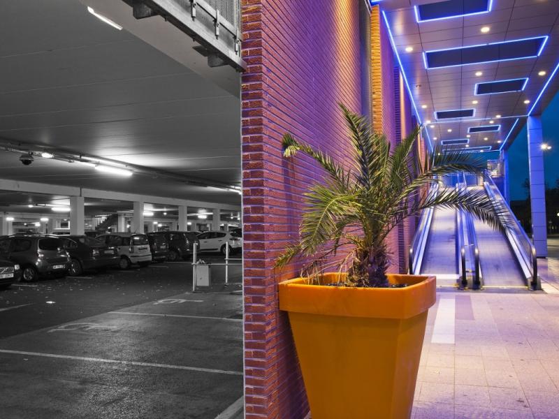 Parking du Centre Commercial à Labège